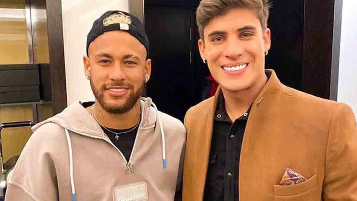 Neymar, junto a su padastro Tiago Ramos