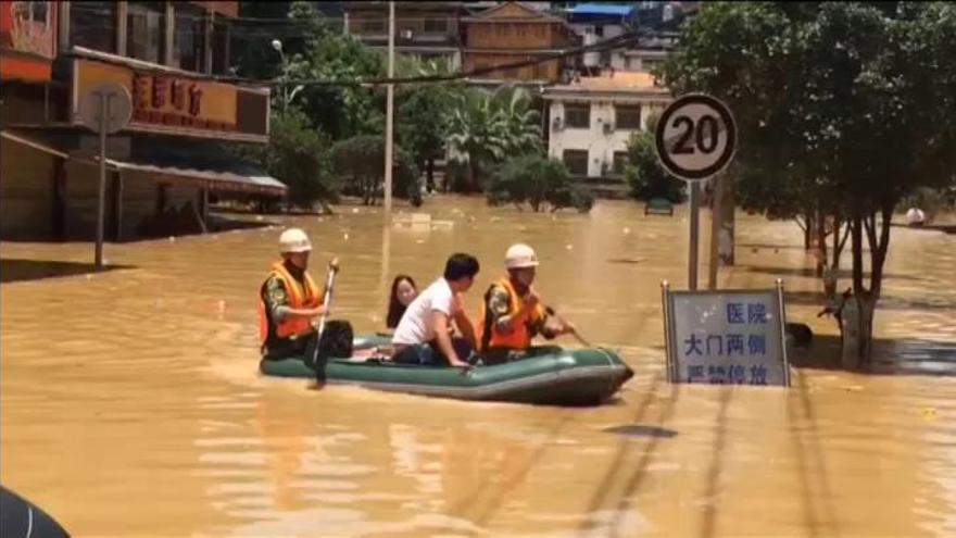 Miles de personas tienen que abandonar sus casas debido a las inundaciones en China