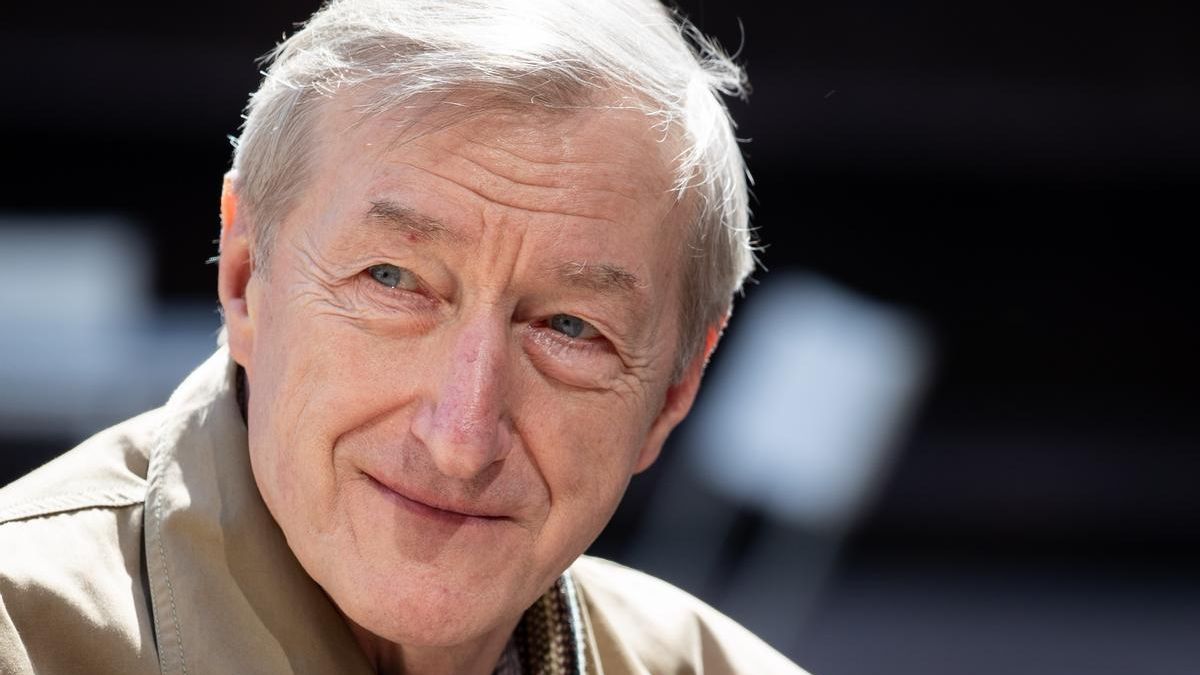 Julian Barnes.