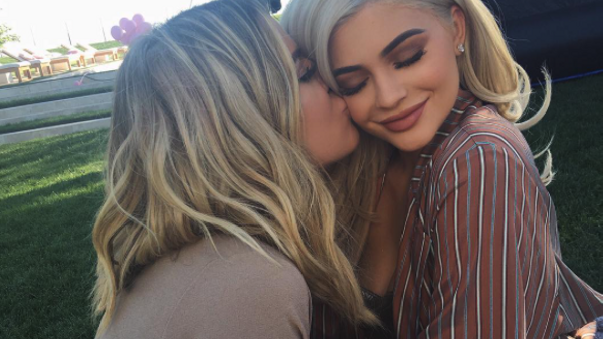 Khloé Kardashian y Kylie Jenner bromean sobre sus embarazos
