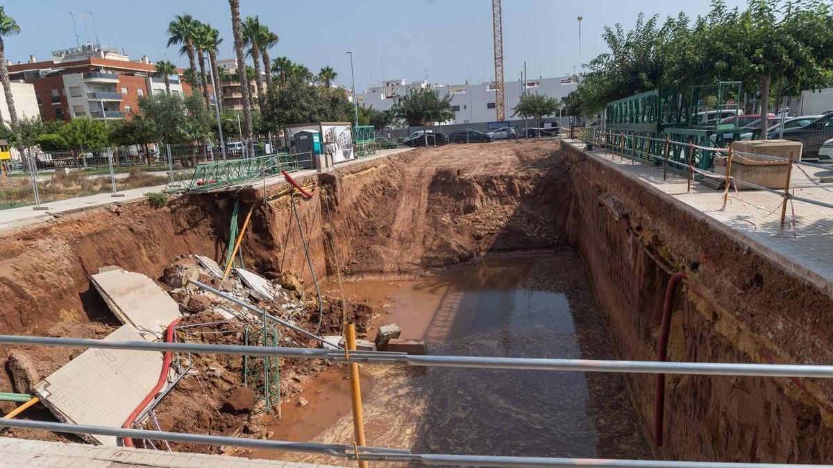 Los vecinos desalojados de cuatro fincas en Bonrepòs i Mirambell vuelven a sus casas: “Cuando salimos olía muchísimo a gas”