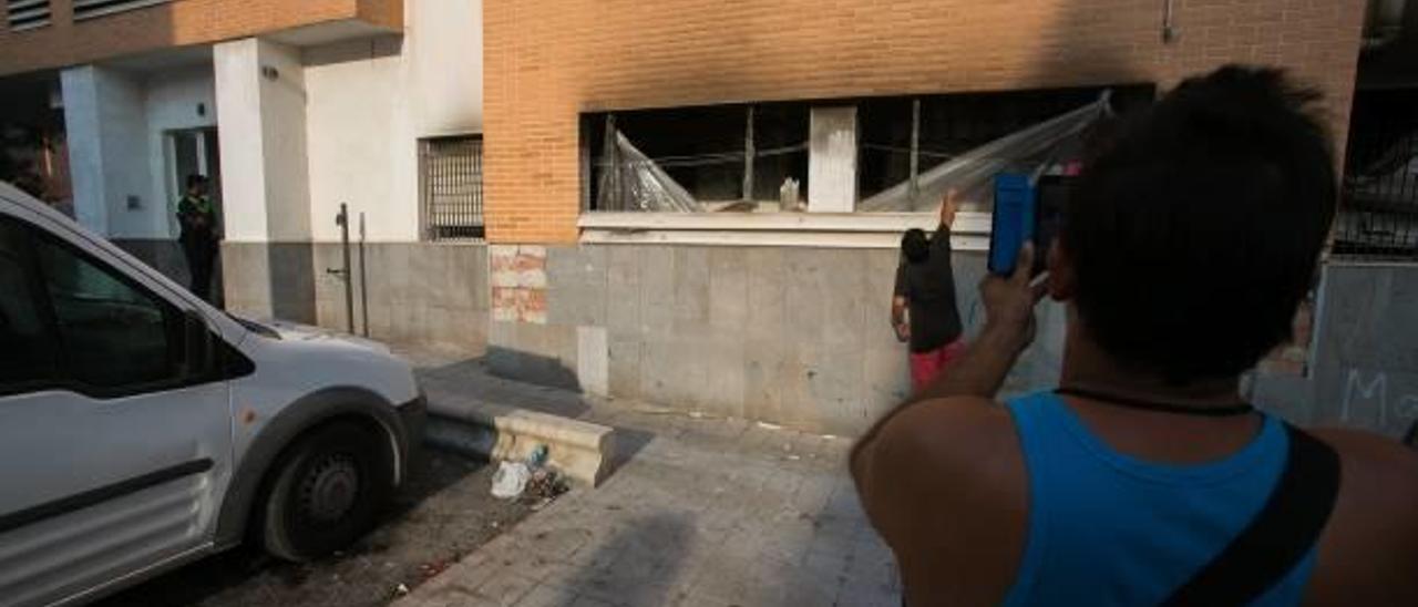 La Policía investiga si el incendio en una vivienda de Alicante fue provocado