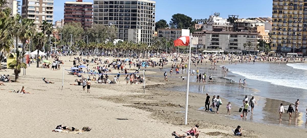 ORPESA. La playa de La Concha ya lucía este miércoles por la mañana un gran ambiente.