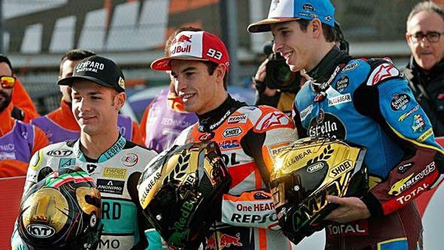 Dalla Porta y los hermanos Márquez, los tres campeones de esta temporada.