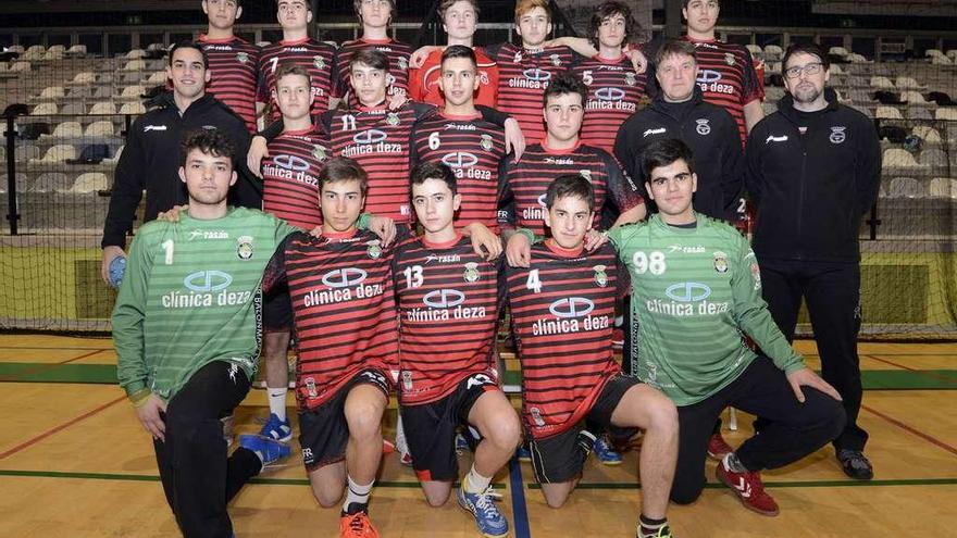 Formación del equipo rojinegro en un entrenamiento celebrado esta semana. // Bernabé/Javier Lalín