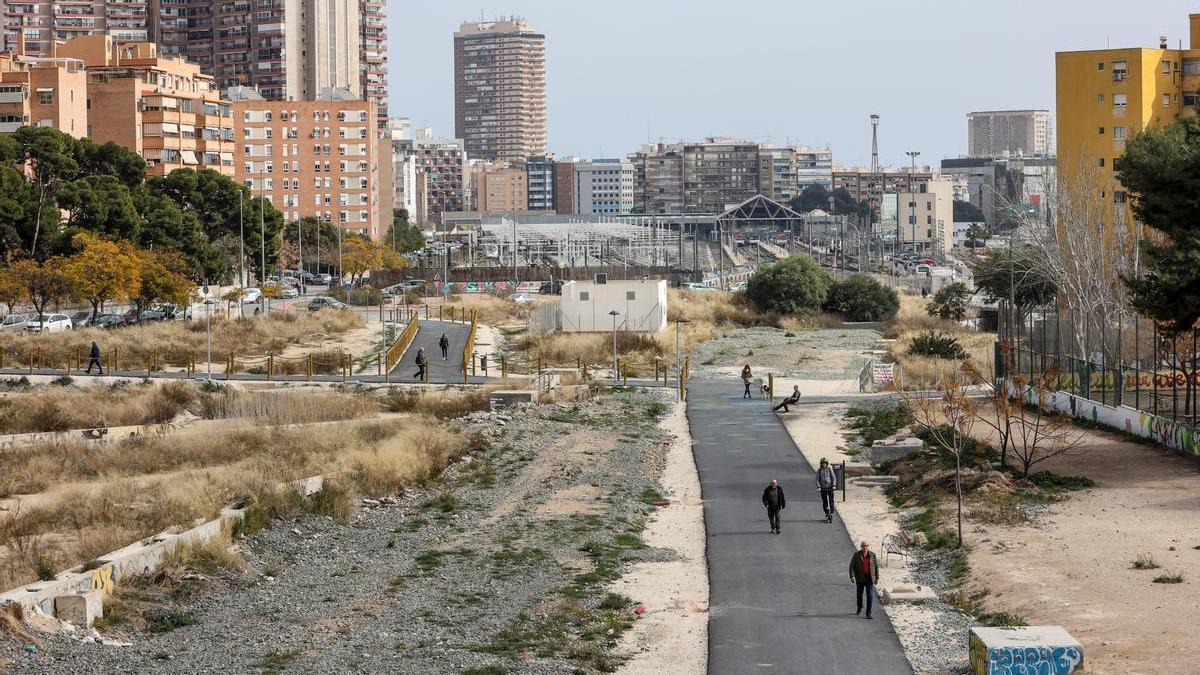 Imagen de los terrenos que darán cabida al futuro Parque Central de Alicante