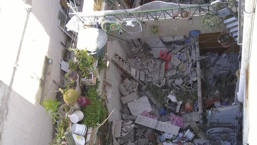 Susto en Zarandona: una terraza se desploma sobre la planta baja de una vivienda