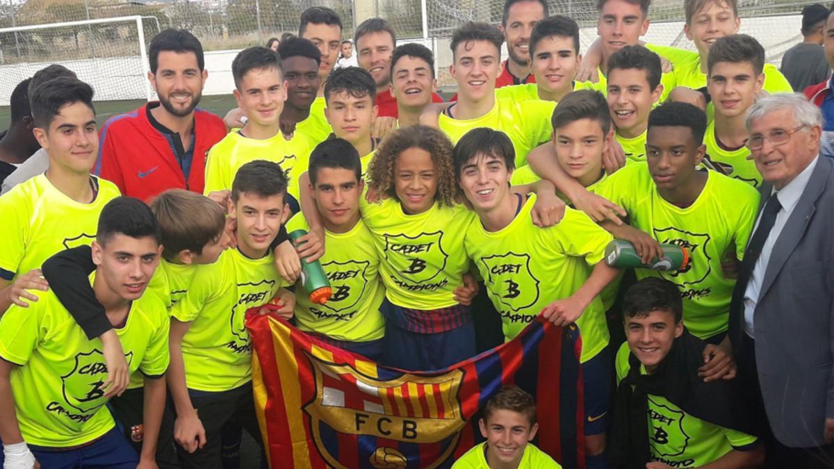 Los jugadores del cadete B celebraron el título