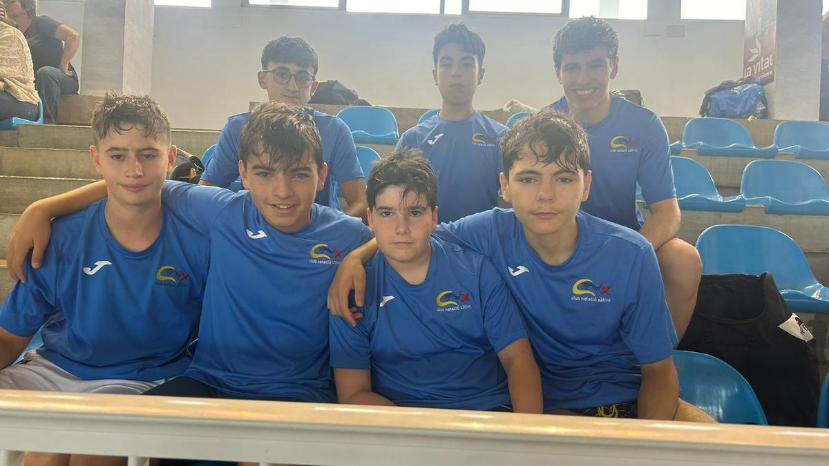 Nadadores del CN Xàtiva en la competición en Gandia.