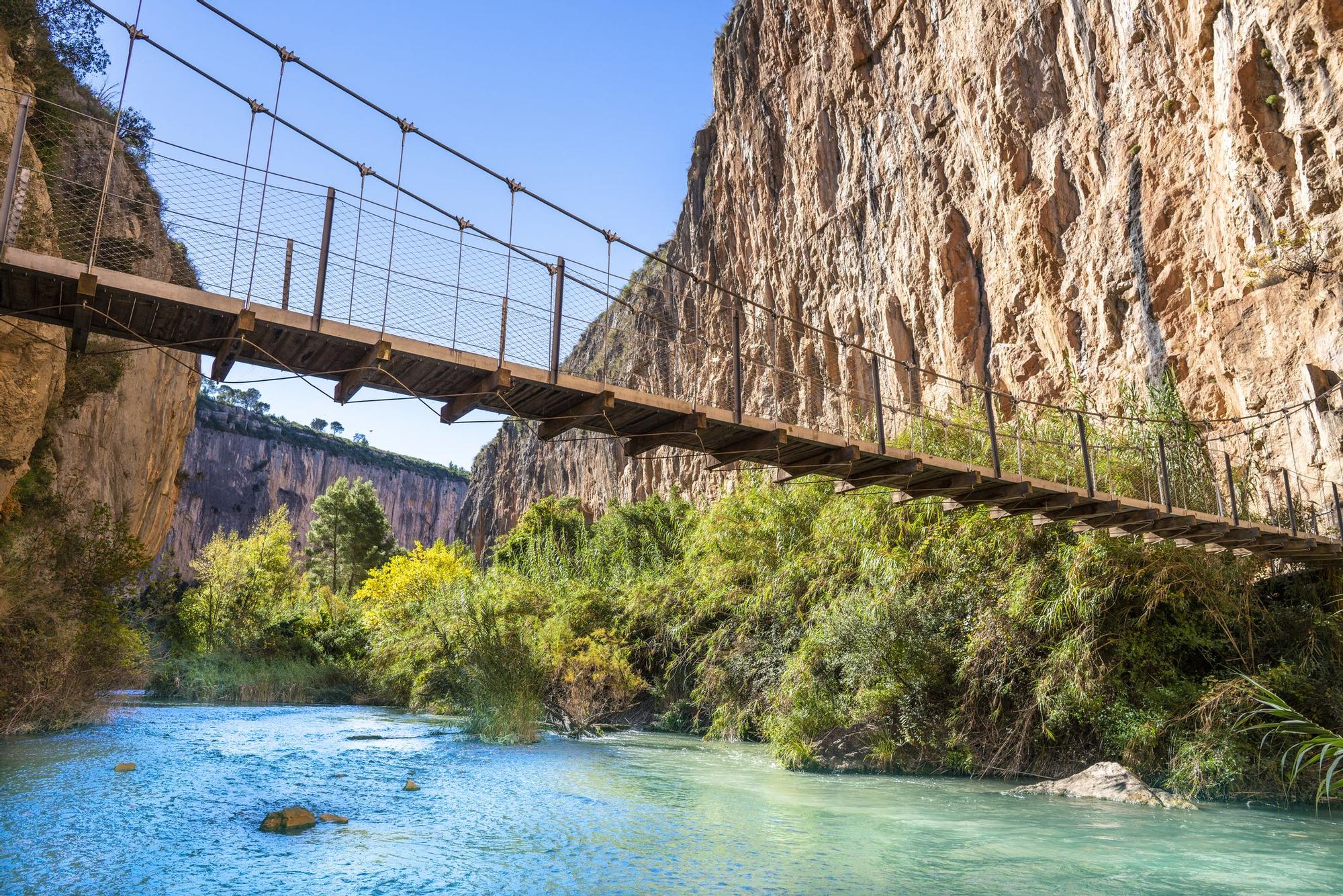 Una ruta en Alicante que te enamorará con sus puentes colgantes.