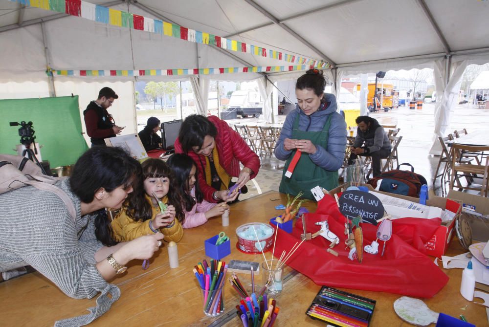 El Food Truck Market de Salt aguanta la pluja