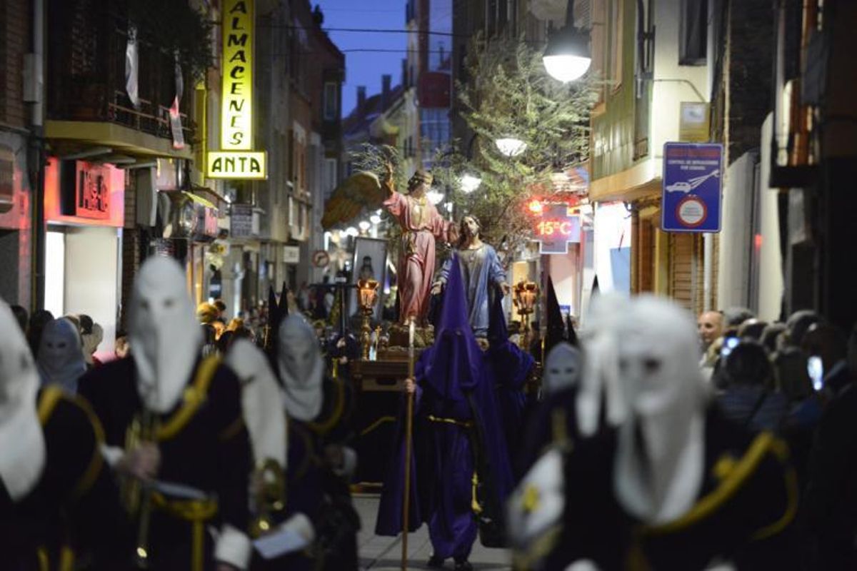 La Santa Vera Cruz tiñe de morado la noche benaventana