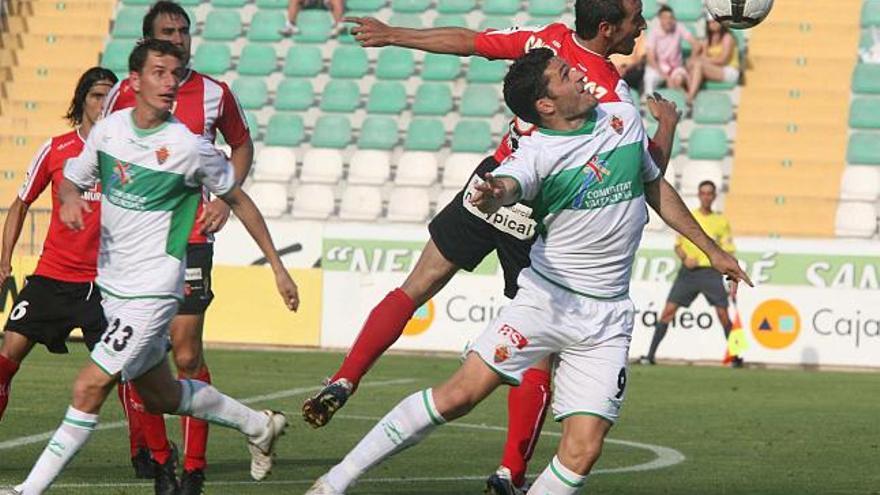 El Elche le hace un favor al Murcia