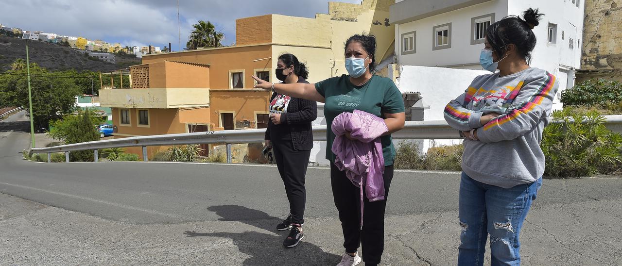 Vecinas de Barranco Seco afectadas por los malos olores