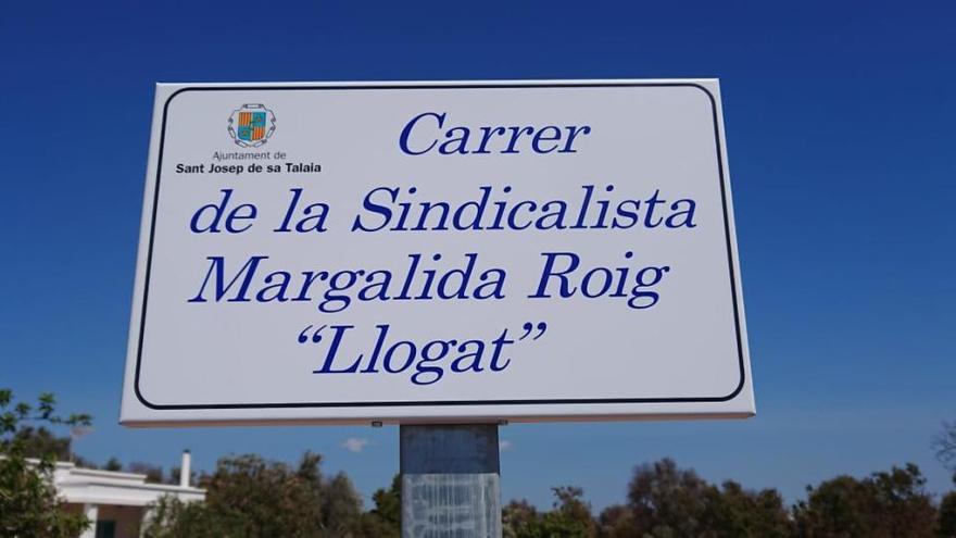 El cartel de la calle de Sant Jordi dedicado a Margalida Roig &#039;Llogat&#039;.