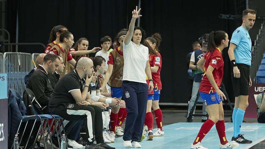 Clàudia Pons fa el tres de tres europeu amb la selecció estatal