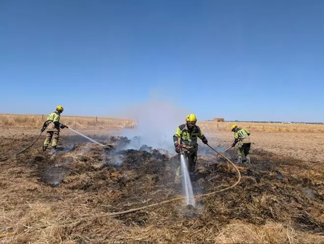 Los bomberos extinguen un incendio en Malpartida de Cáceres