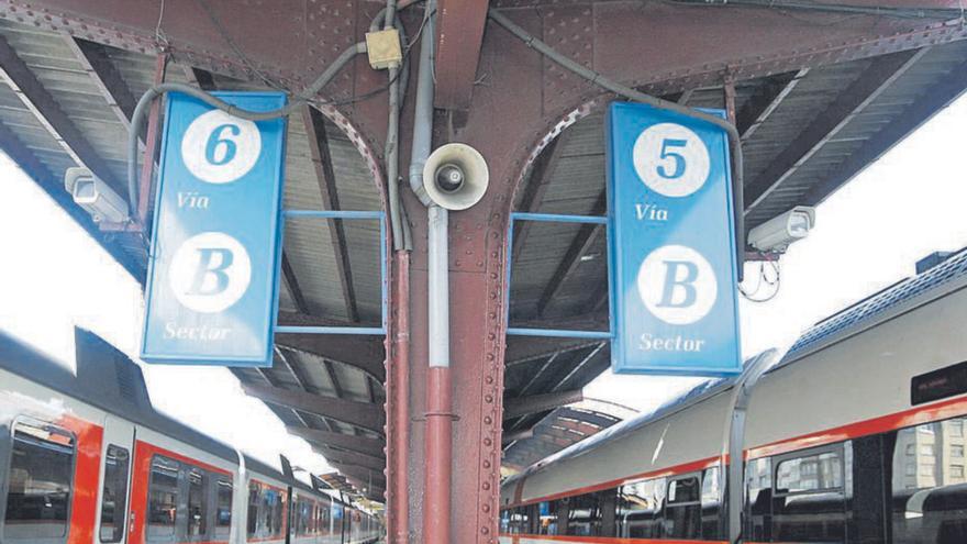 Trenes en la estación de A Coruña.  | //