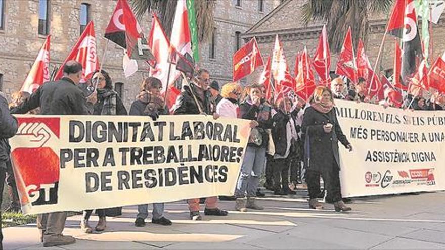 Los sindicatos acusan a Oltra de engaño al no llegar a las residencias la plantilla prometida