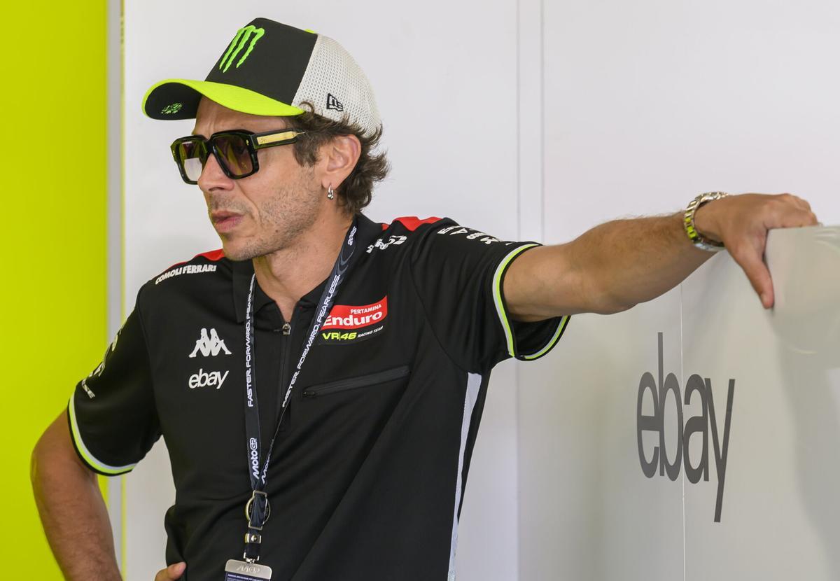 Valentino Rossi, en el garaje de VR46