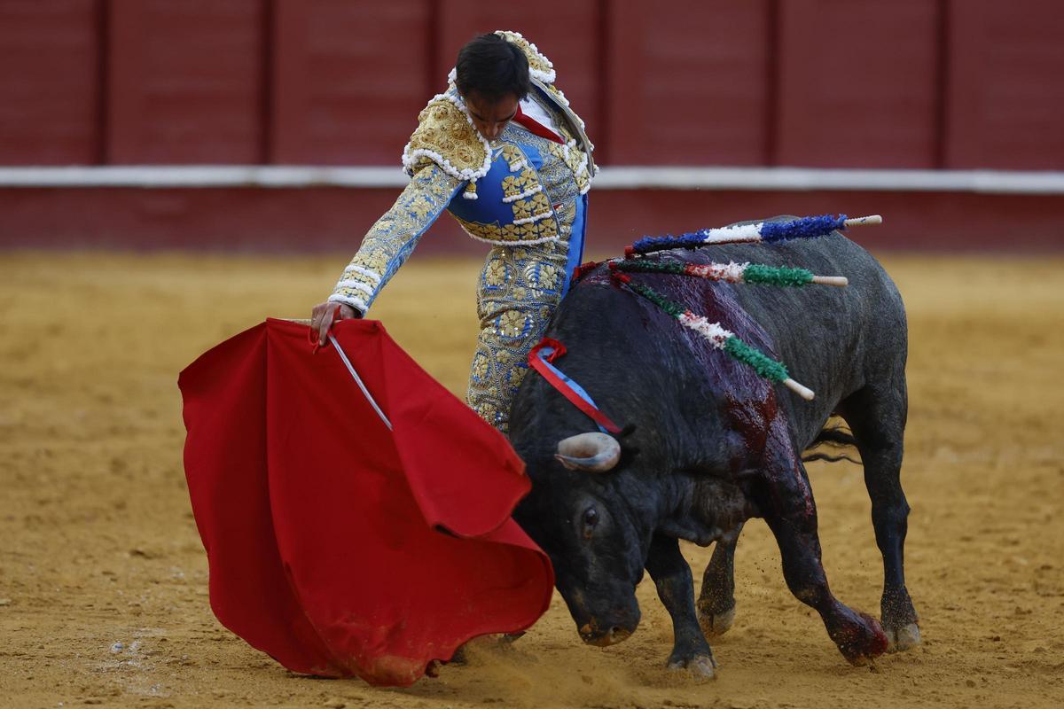 Fortes y Emilio de Justo, triunfos de distinto valor en el gran regreso de Victorino a Málaga