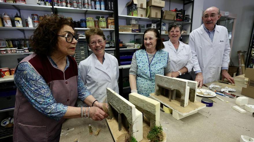 El nacimiento se monta todo el año en Oviedo