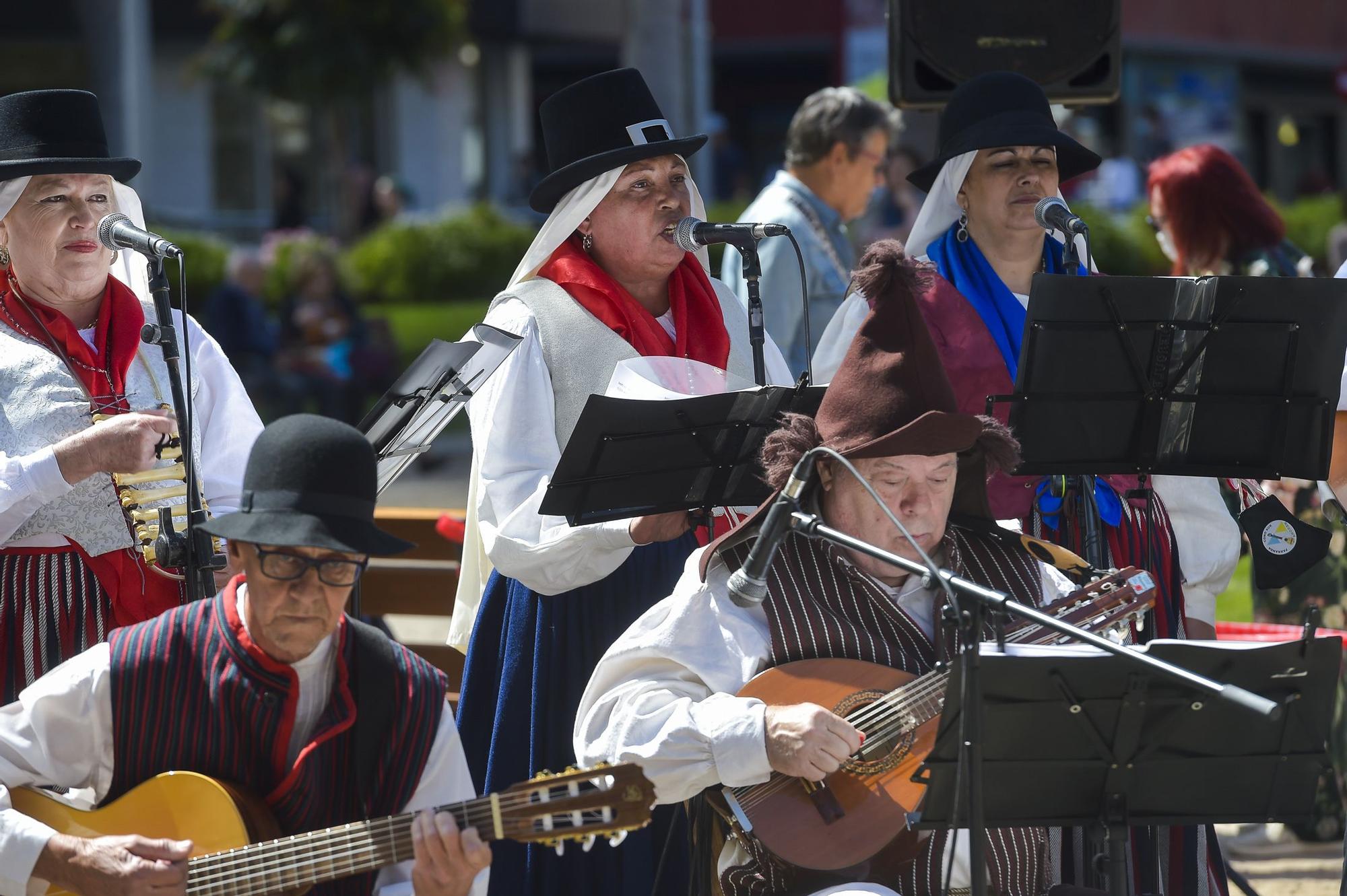 Folklore canario en la Plaza de España