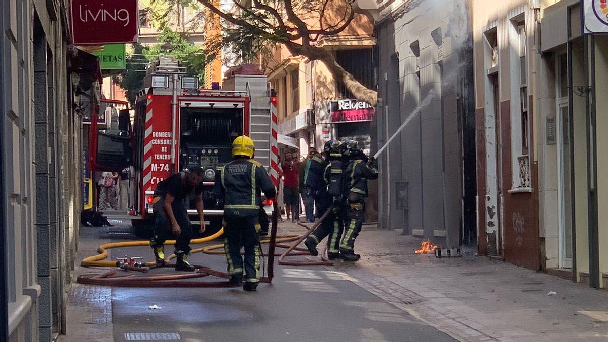 Incendio de una casa en pleno centro de Santa Cruz