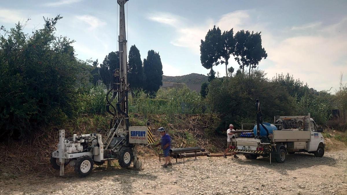 Trabajos de perforación de un nuevo pozo de agua en Port de la Selva.