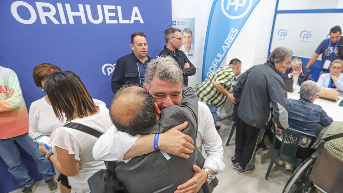 PP y VOX celebran sus resultados electorales en Orihuela