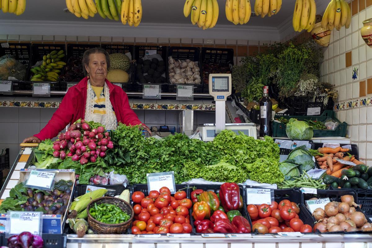 Los mercados son lugares perfectos para comprar productos frescos de la isla y tomar el pulso a la vida cotidiana de los tinerfeños.
