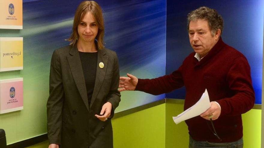 Ana Montalbán, coordinadora de Ciudades que Caminan, junto a Fernández Lores. // Rafa Vázquez