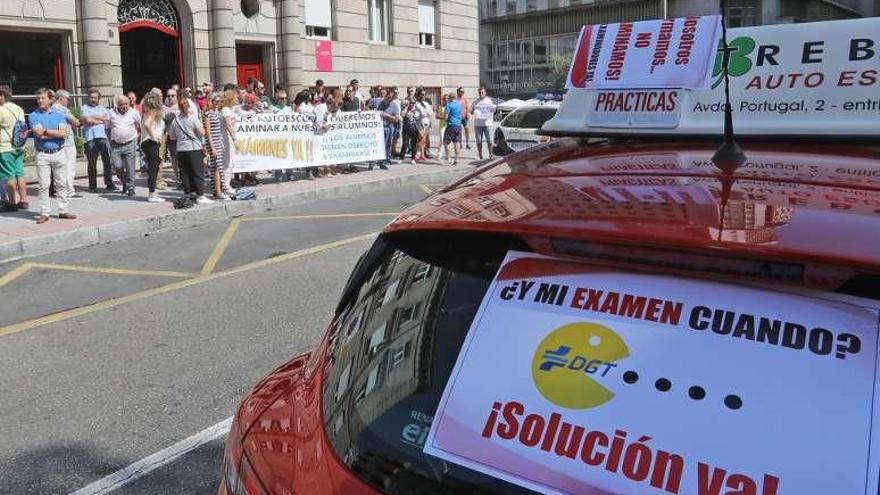 Protesta de dueños de autoescuelas esta semana en Ourense.