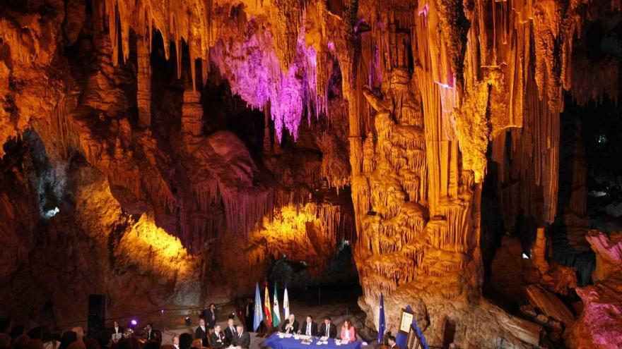 Un acto celebrado en el espectacular escenario de la Cueva de Nerja.