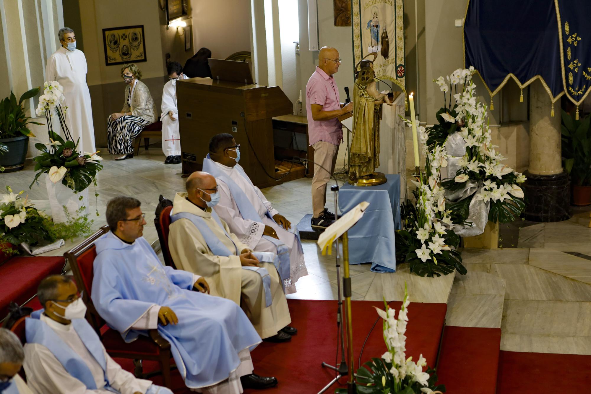 Alcoy homenajea a su patrona con flores