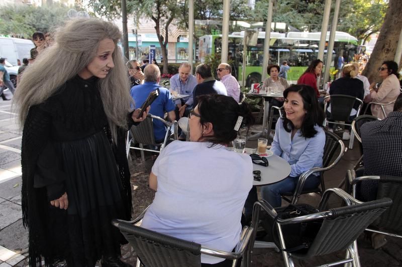 El elenco de La Familia Addams pasea en Santa Cruz