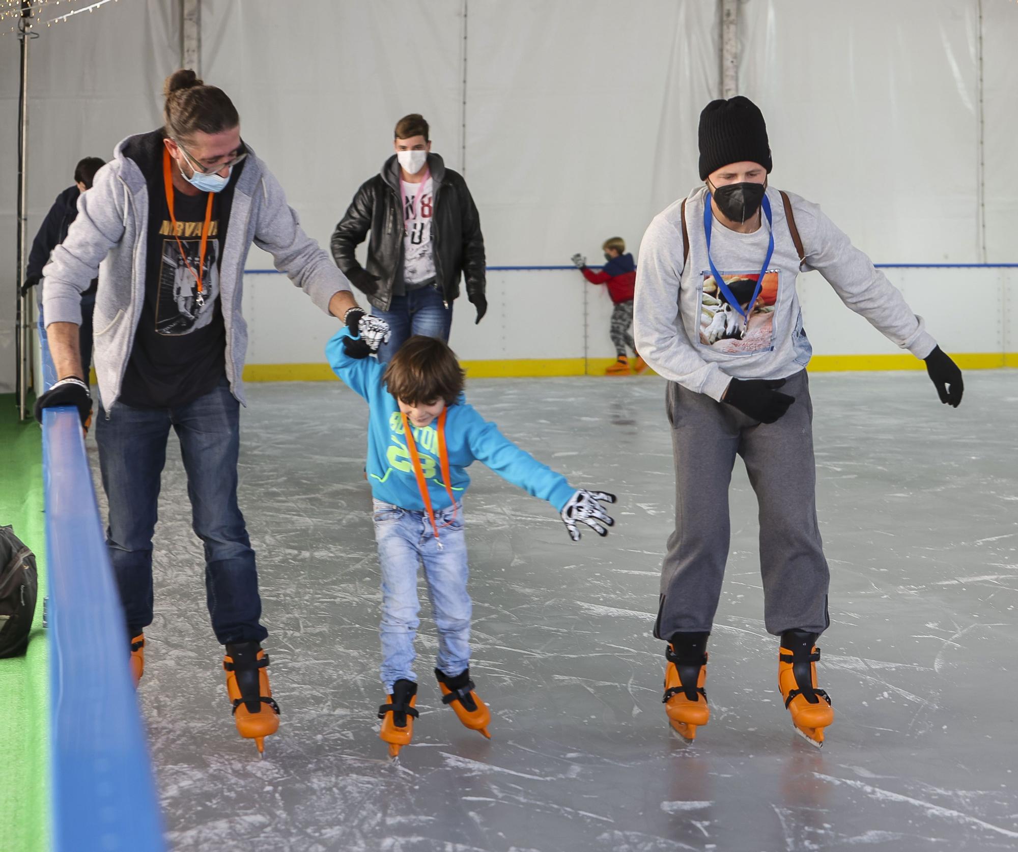 Alicante inaugura la Feria de Navidad de Rabasa y la pista de hielo en la plaza de toros