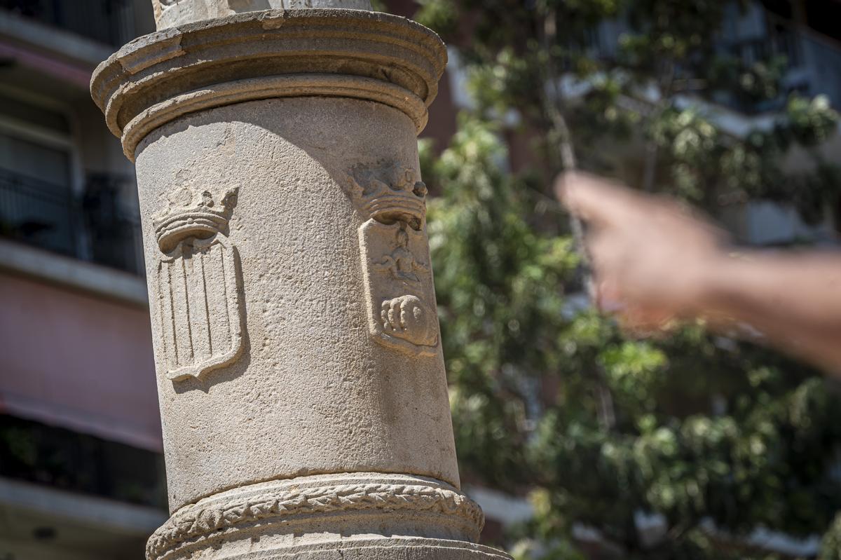 Escudo de Catalunya y de Castilla en la fuente del Niño, en los jardines de Can Mantega de Sants