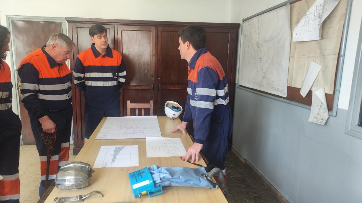 De la NASA a la mina: así fue la visita al pozo Santiago de Pete Worden, exdirector del Centro de Investigación Ames