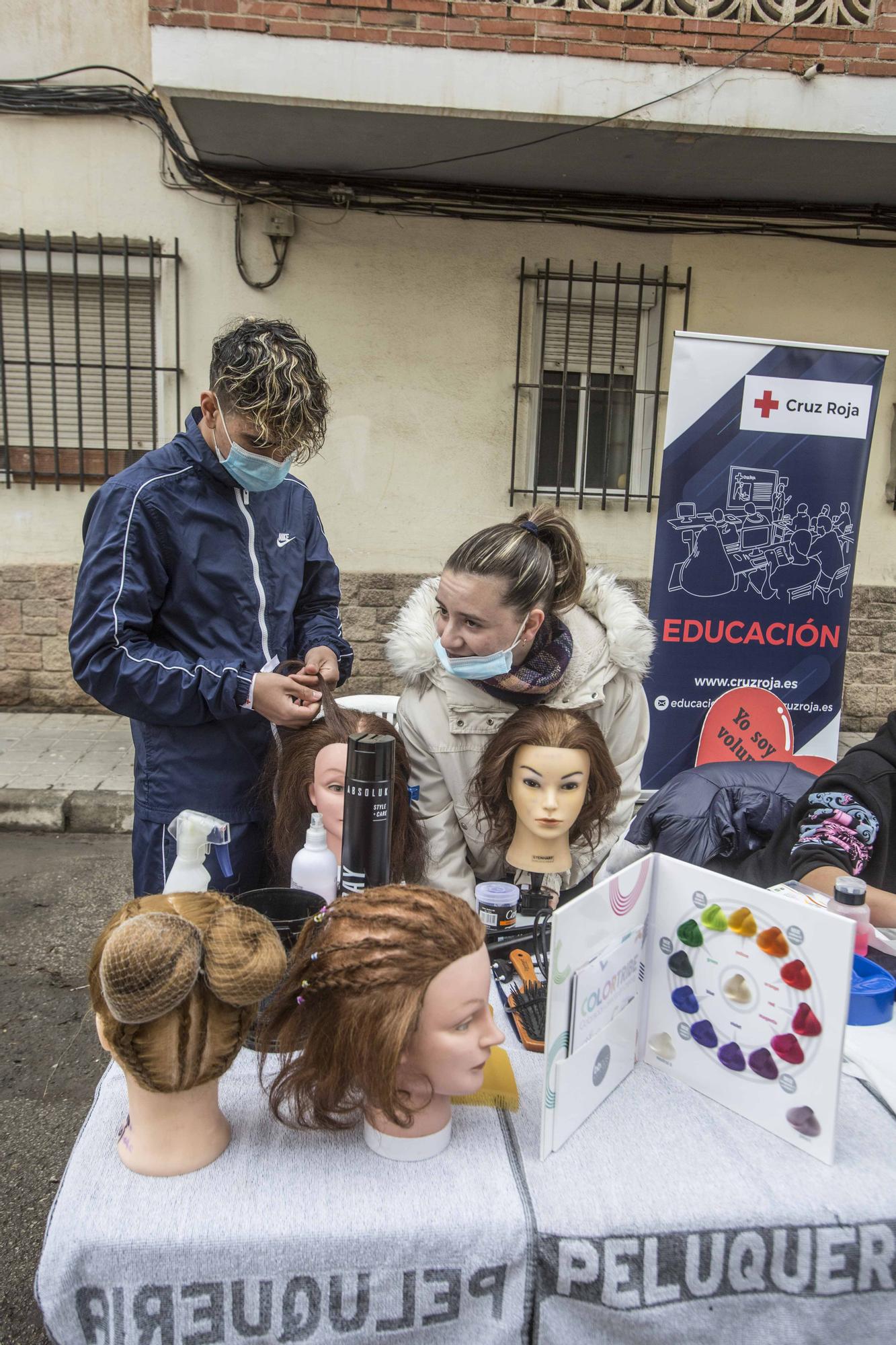 Talleres de estética, emergencias y laboratorios, en plena calle de Alicante