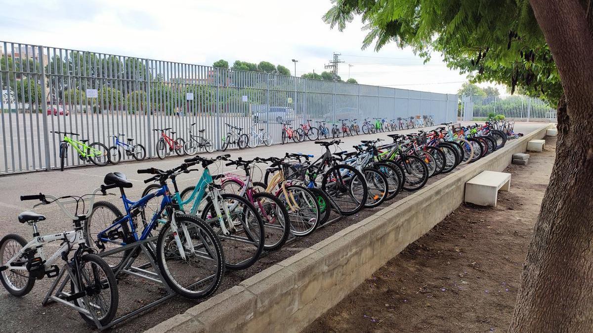 Aparcamiento de bicis del colegio Maristas de Algemesí