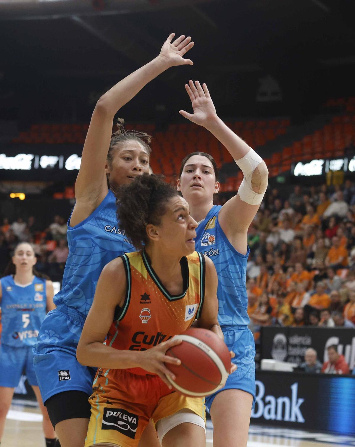 Valencia Basket - Perfumerías Avenida