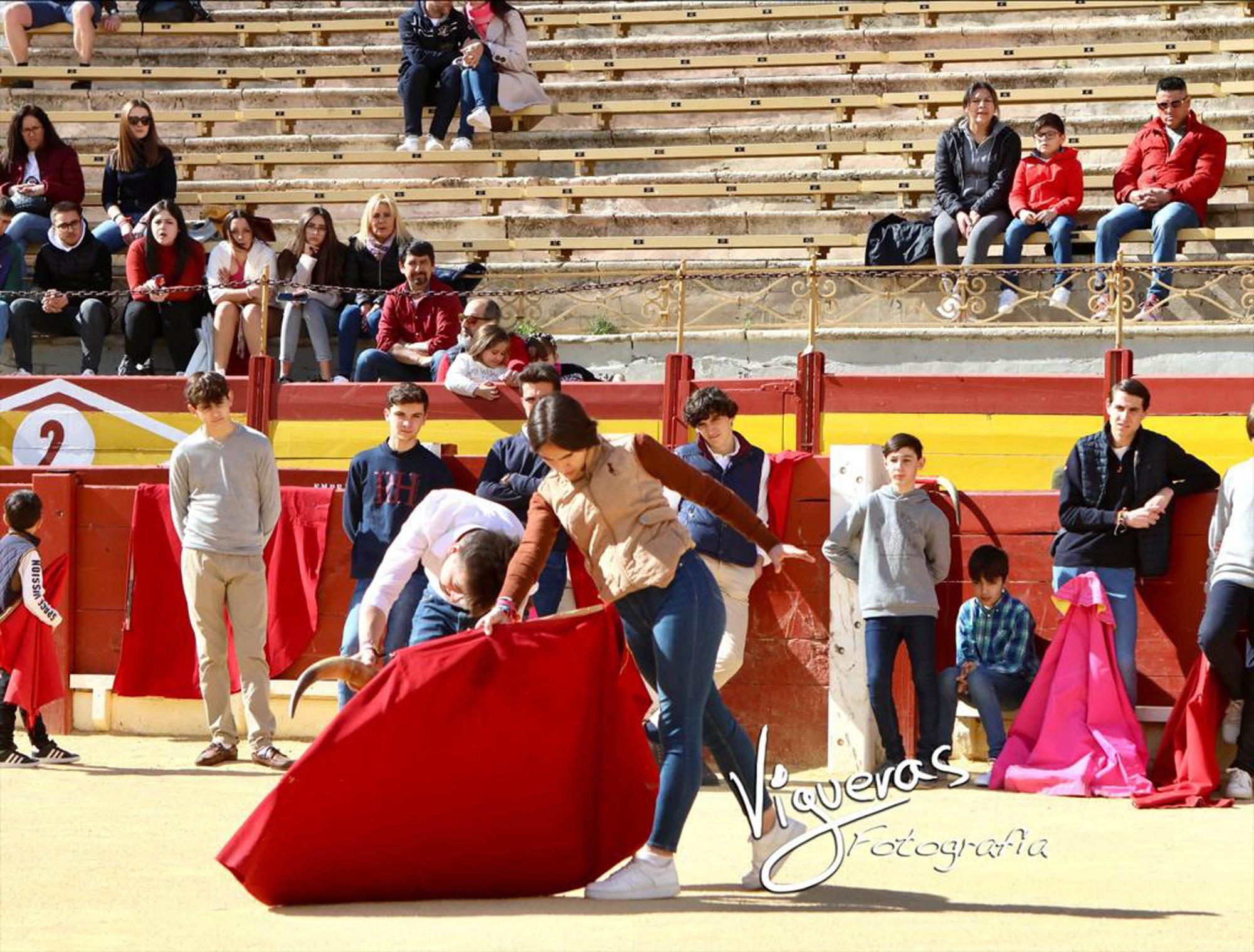 Jornada de puertas abiertas en la Escuela Taurina de Alicante con clase magistral de Esplá y Palazón