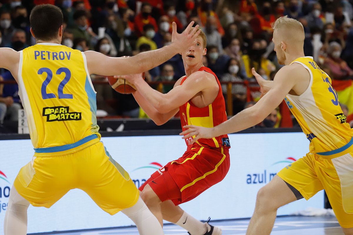 Las imágenes del partido de baloncesto España-Ucrania en Vista Alegre