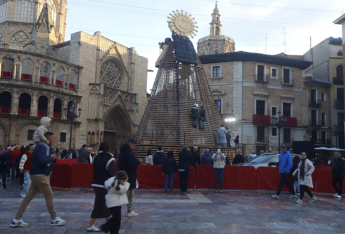 Todo listo en la plaza para la ofrenda