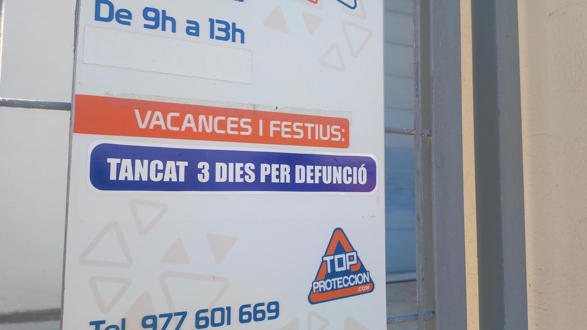 Cartel de la empresa que avisa del cierre durante 3 días.