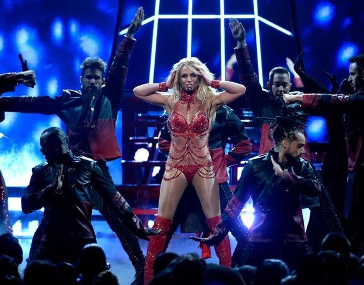 Britney Spears, durante su actuación en los 2016 Billboard Music Awards