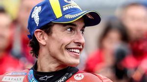 Hohenstein-Ernstthal (Germany), 12/07/2025.- Ducati Lenovo Team rider Marc Marquez of Spain smiles after winning the Sprint race of the motorcycling Grand Prix of Germany at the Sachsenring racing circuit in Hohenstein-Ernstthal, Germany, 12 July 2025. The Motorcycling Grand Prix of Germany takes place on 13 July. (Motociclismo, Alemania, España) EFE/EPA/Filip Singer