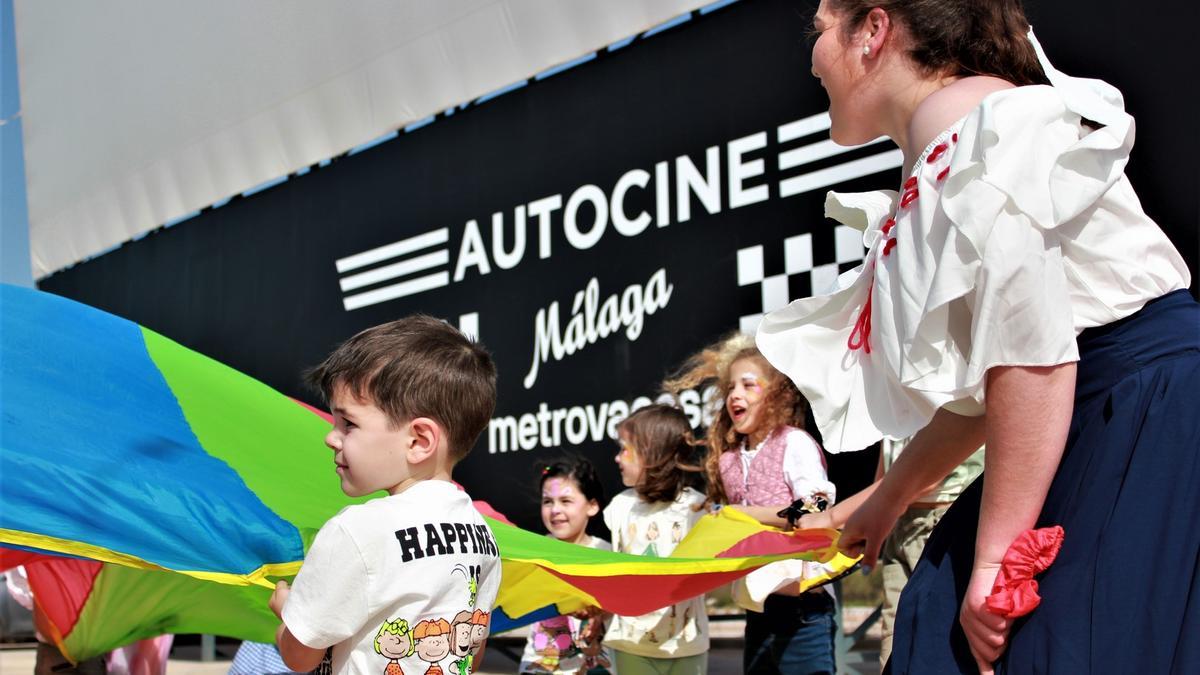 Actividades infantiles en el Autocine de Málaga.