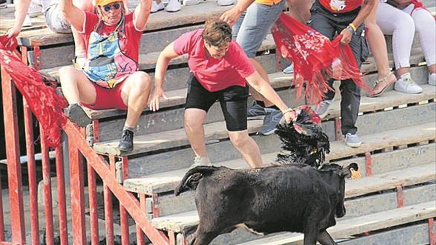 Las mujeres toman el dominio de las fiestas de Peñíscola